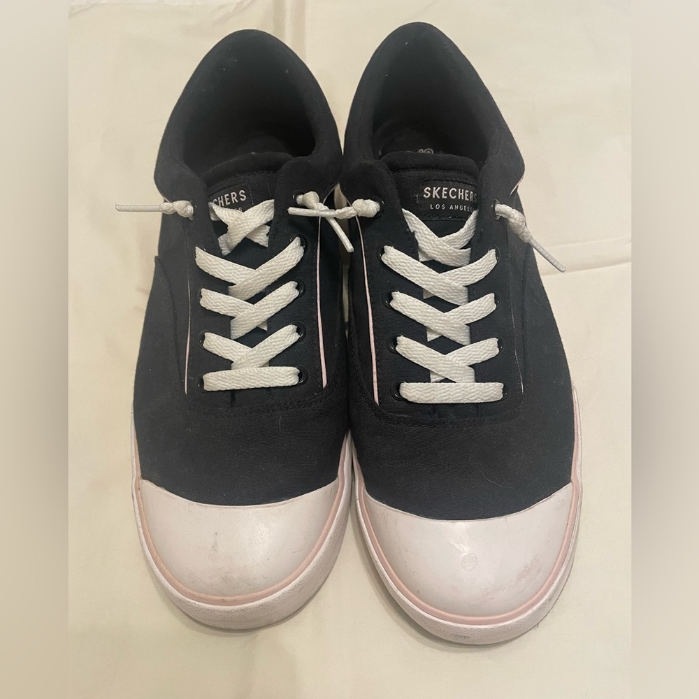 Women’s Skechers sz11